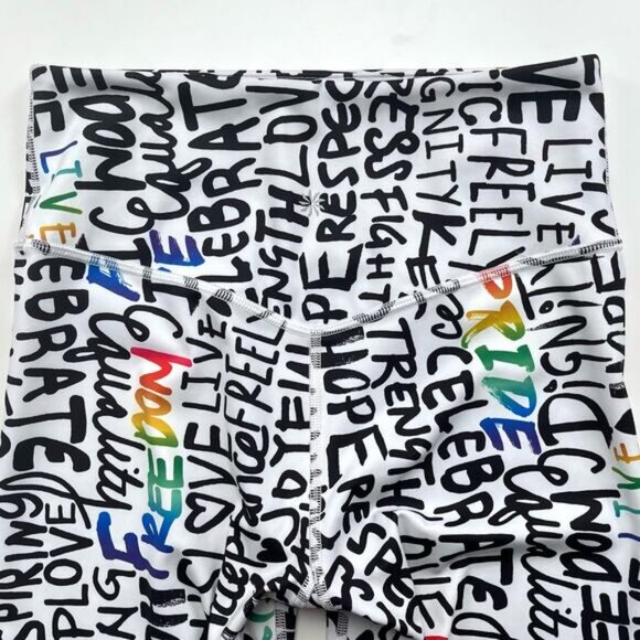 Athleta Elation Train Short PRIDE Print Size Small Bike Cycle Gym Outdoor Studio - Picture 9 of 13